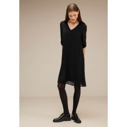 Robe noire plissée